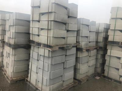 湛江市优质C25混凝土路缘石与白麻路沿石 宏景厂家直销，打造坚固美观的建筑装饰